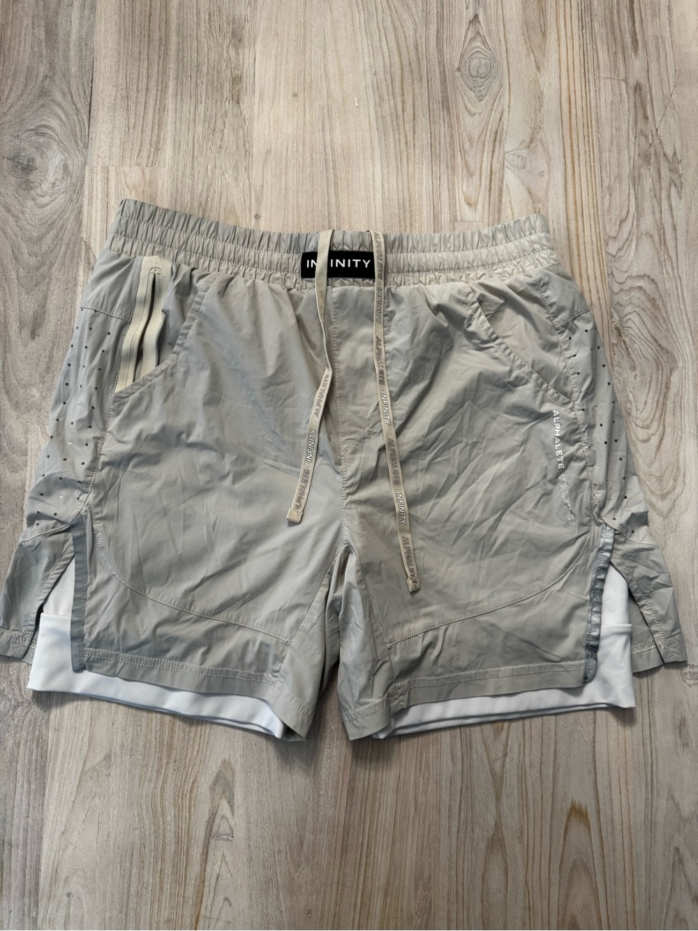 Alphalete Men’s Light Gray Athletic Training Shorts with White Liner
